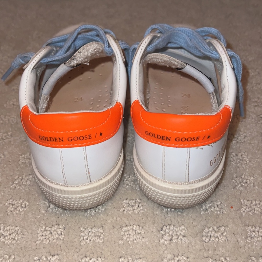 Golden Goose Kids White Sneakers with Black Star and Orange Heel - Picture 4 of 6